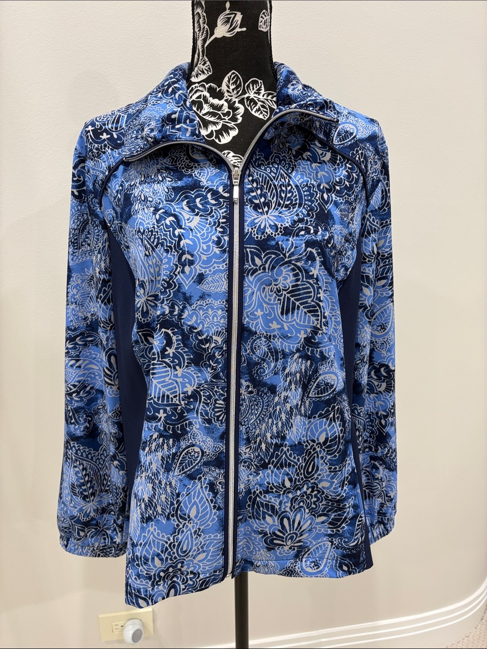 Chico‘s Zenergy jacket size 2